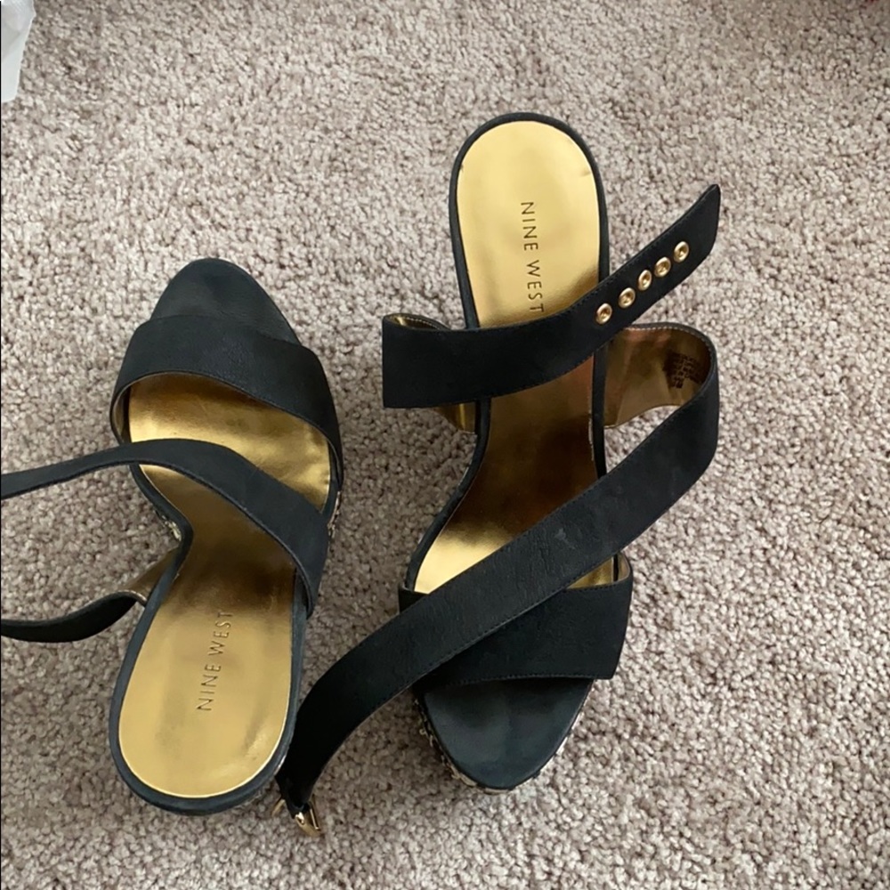 Black ankle-strapped sandal - Size 10